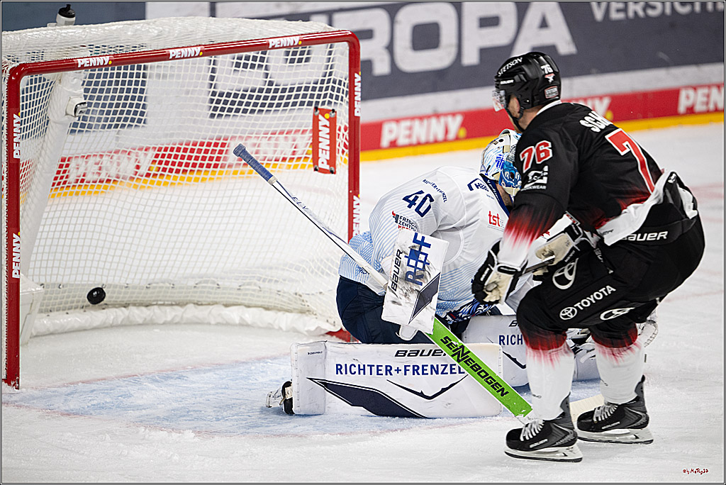 Haie drehen Topspiel – 7:4 gegen Straubing